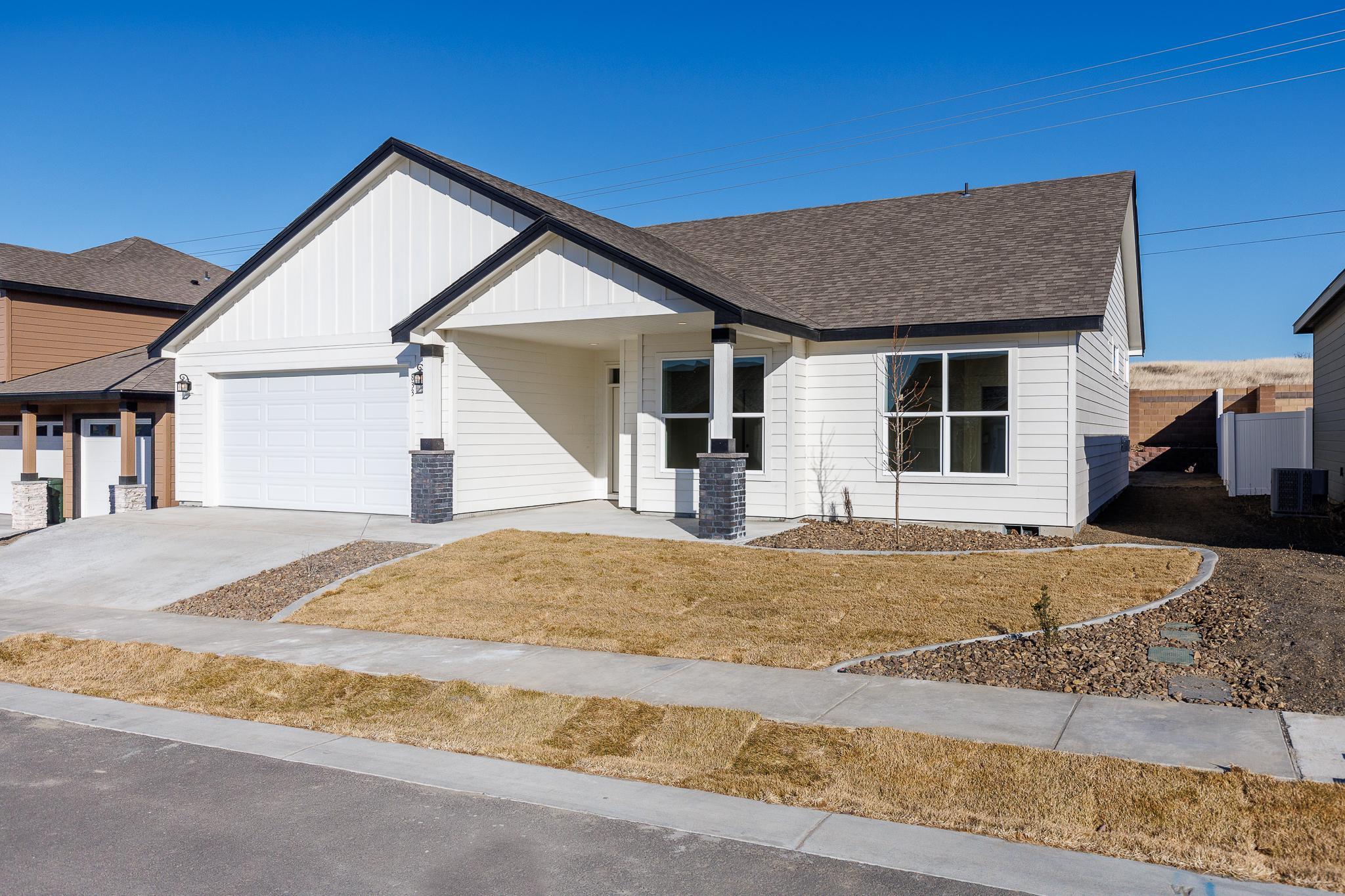 833 E Autumn Ave, an Olin Homes home in Cimmaron Terrace, Hermiston Oregon (photo 1 of 9)