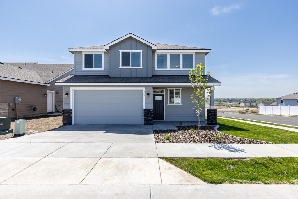 Front exterior of 856 E Autumn Ave, an Olin Homes home in Cimmaron Terrace, Hermiston Oregon