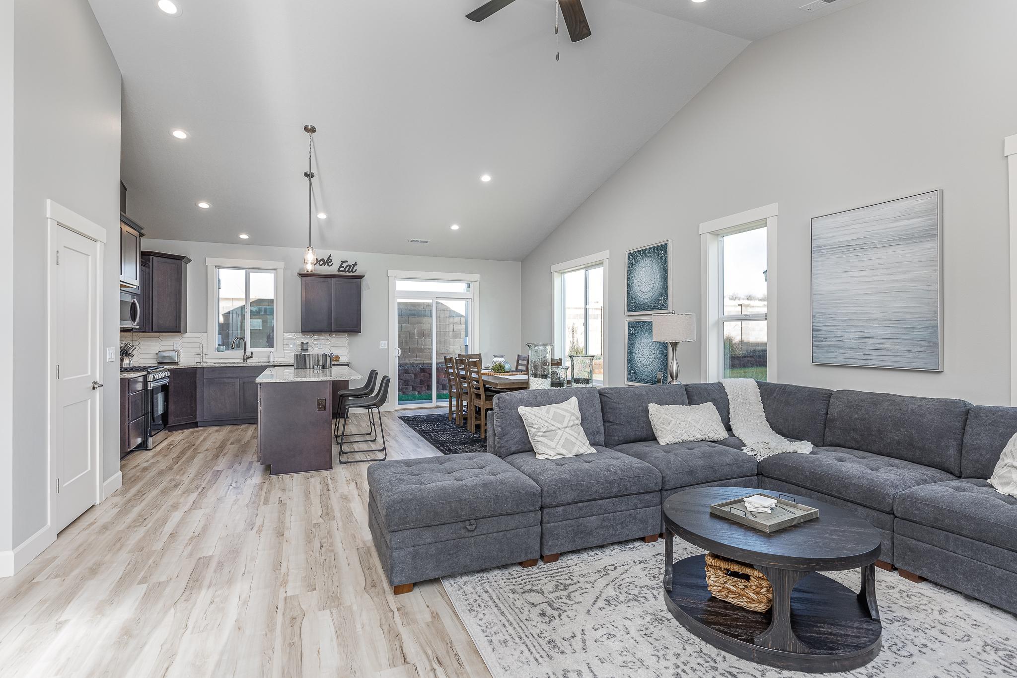 817 E Autumn Ave, an Olin Homes home in Cimmaron Terrace, Hermiston Oregon (photo 10 of 19)