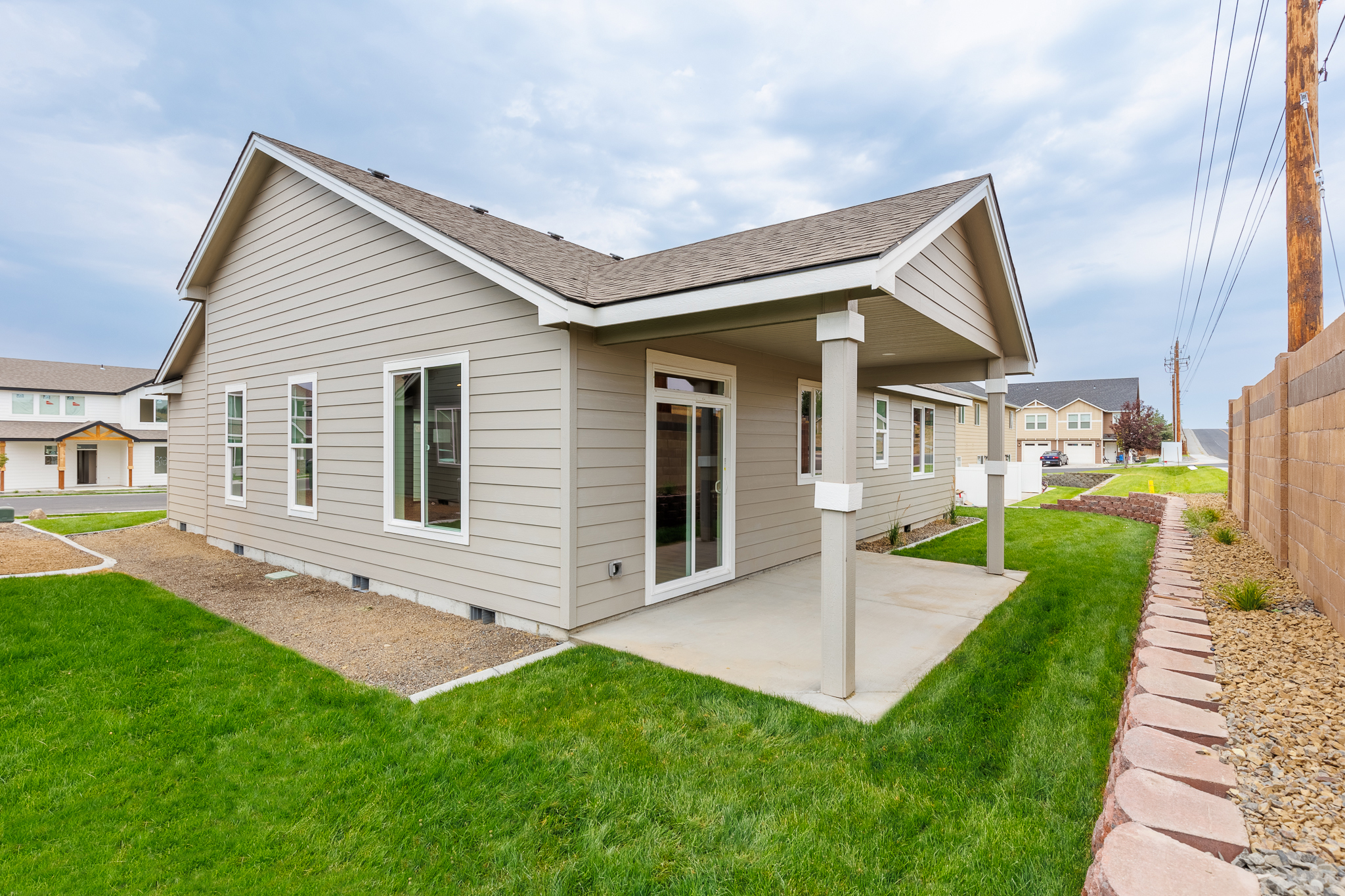 817 E Autumn Ave, an Olin Homes home in Cimmaron Terrace, Hermiston Oregon (photo 3 of 19)
