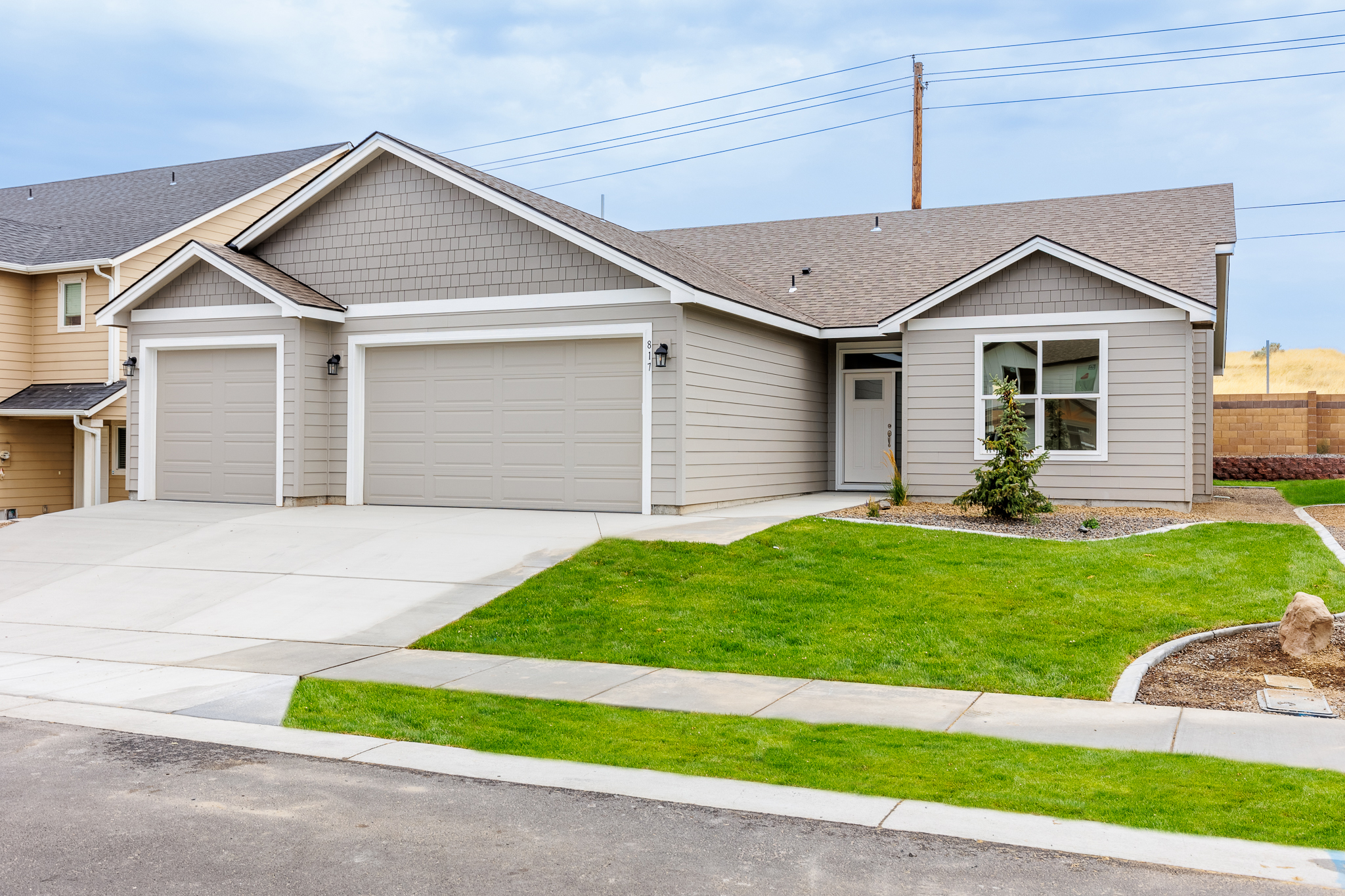 817 E Autumn Ave, an Olin Homes home in Cimmaron Terrace, Hermiston Oregon (photo 2 of 19)