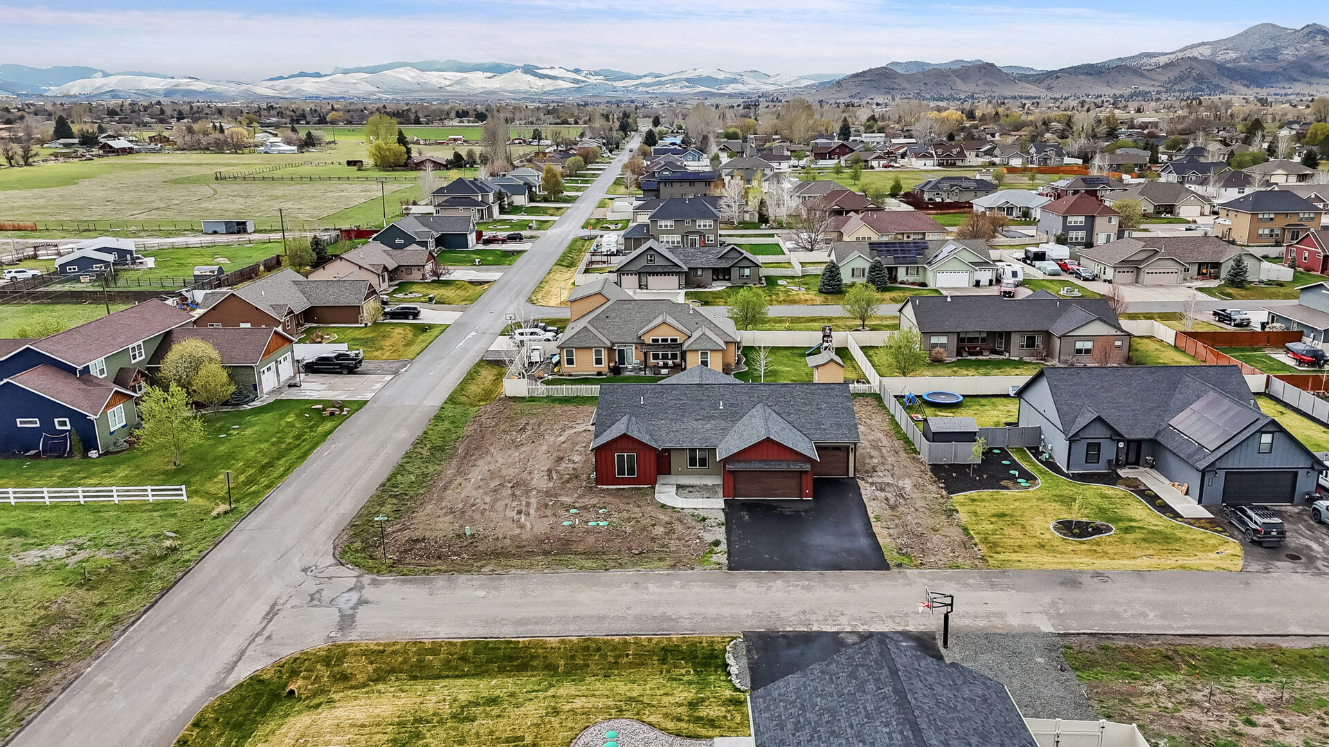 Aerial view of the neighborhood surrounding 3814 Lovegrass Ln