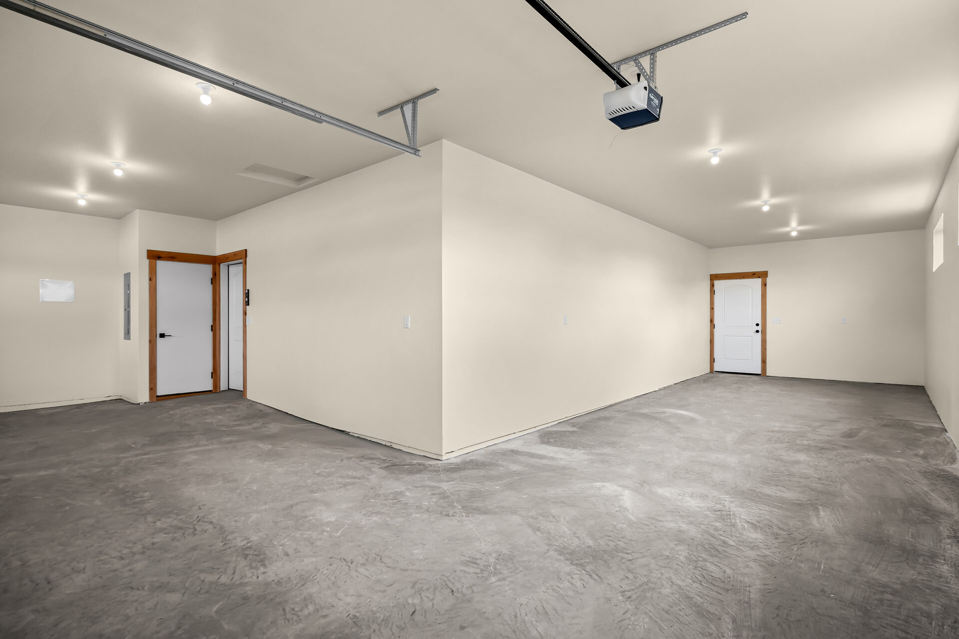 Three-car garage at 3814 Lovegrass Ln